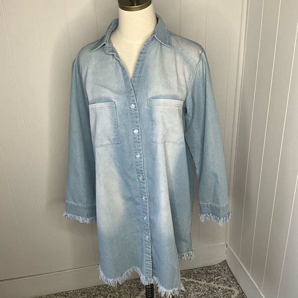 Francis Cabrel Womens Medium Button Front Denim Shirt Shacket Blue Raw Hem